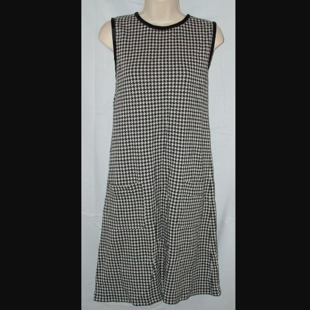 Houndstooth Print Sz Medium Church Office Stretchy Sweater Dress Front Pockets